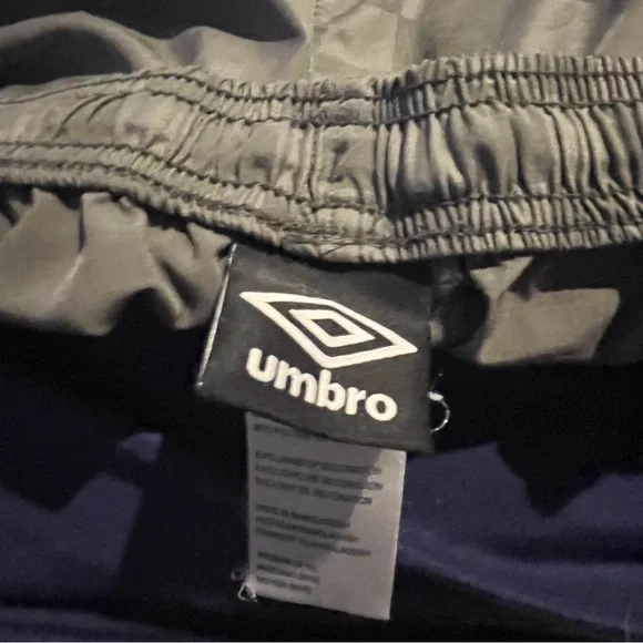 Umbro Gray boys Shorts size 8 - Picture 3 of 4